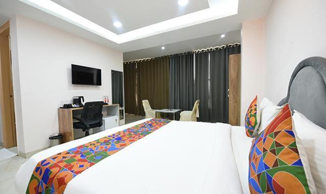 Hotel Immense Residency Faridabad Zewnętrze zdjęcie